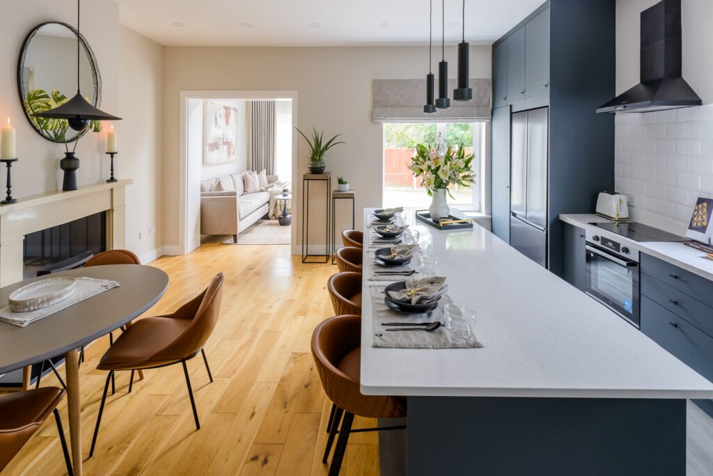 Dining area with wooden floors and pendant lighting – Whitegate Holiday Home, AK Interior, Cork