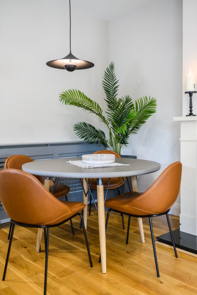 Round dining area with a hanging pendant light – Whitegate Holiday Home, AK Interior, Cork