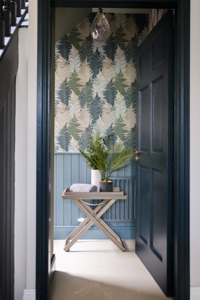Entryway with leaf-patterned wallpaper and a small decorative table – Whitegate Holiday Home, AK Interior, Cork