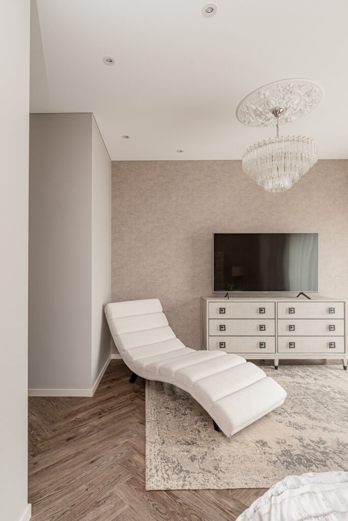 Bedroom relaxation area with chaise lounge and TV stand – Monkstown Full House Design – AK Interior